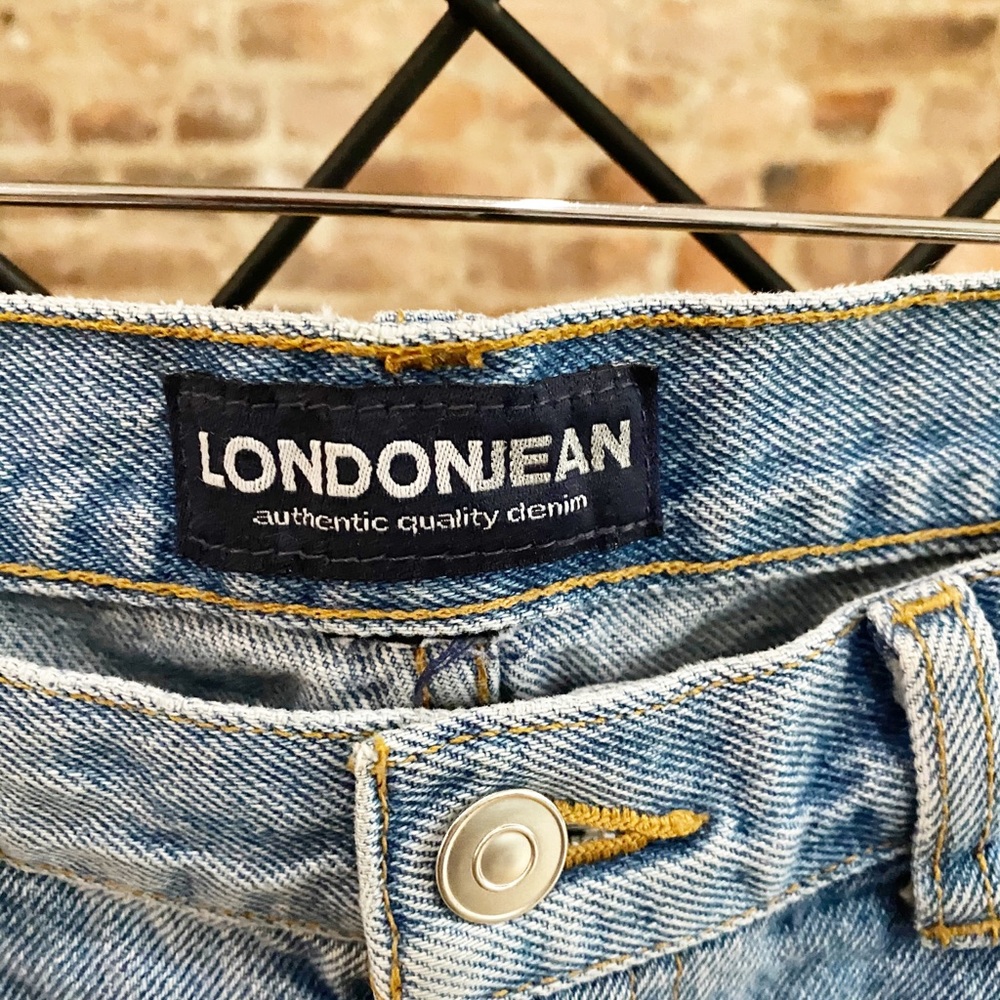 Cropped jeans with embroidery - Picture 3 of 4